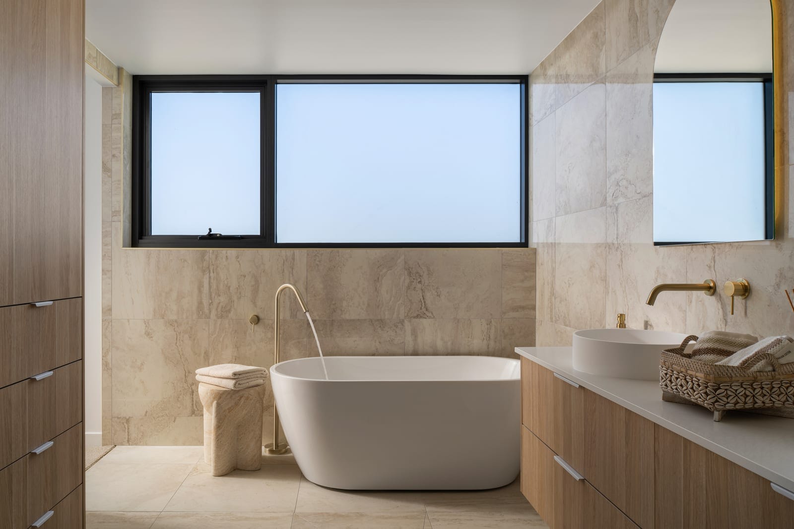 Brand New Luxury Build: Top Floor, EastStunning Views