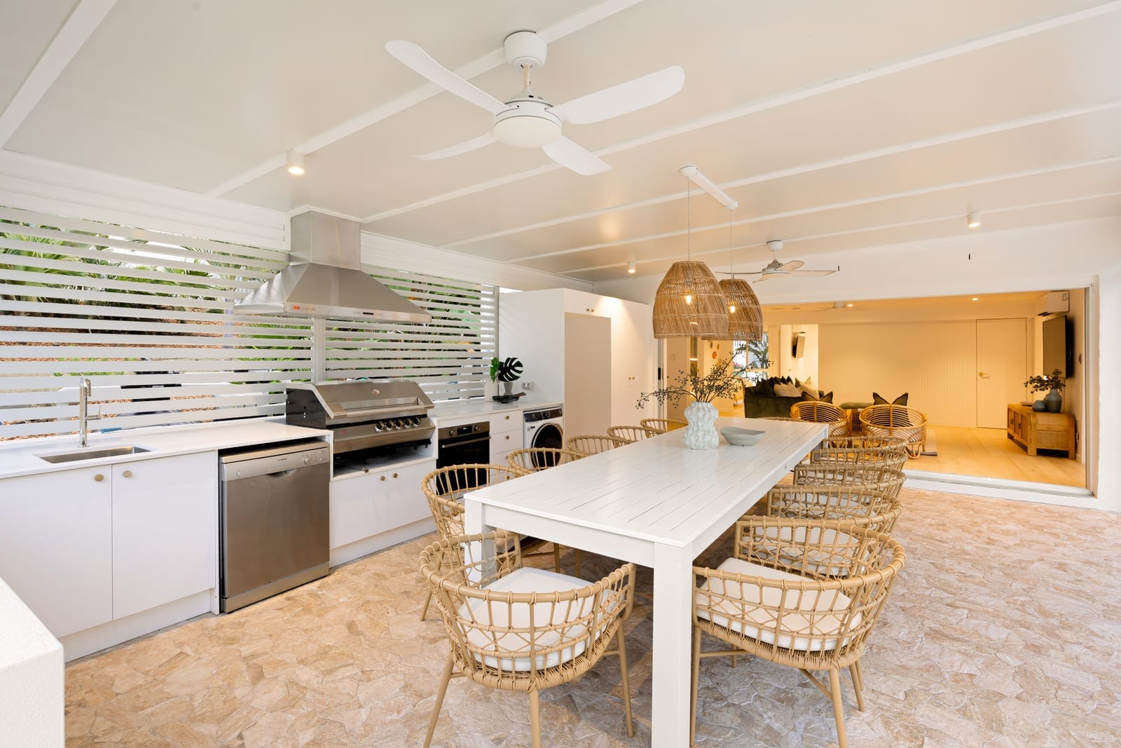 Coastal Mountain Top Family Entertainer