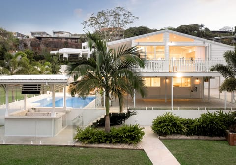 Coastal Mountain Top Family Entertainer