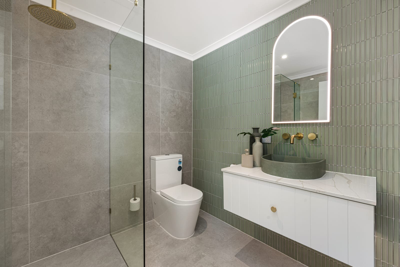 Coastal Mountain Top Family Entertainer