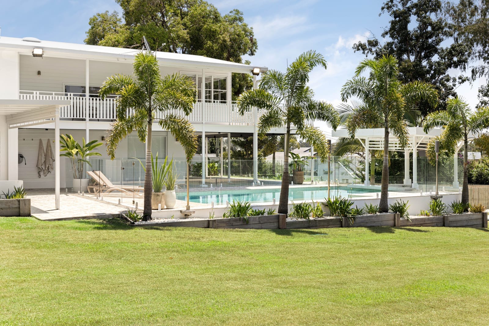 Coastal Mountain Top Family Entertainer