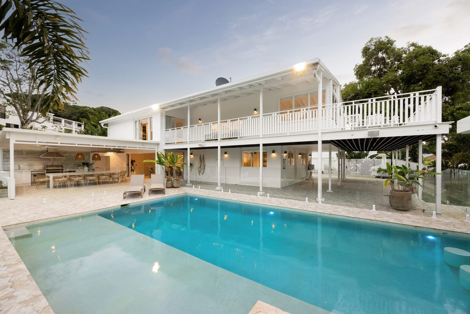 Coastal Mountain Top Family Entertainer