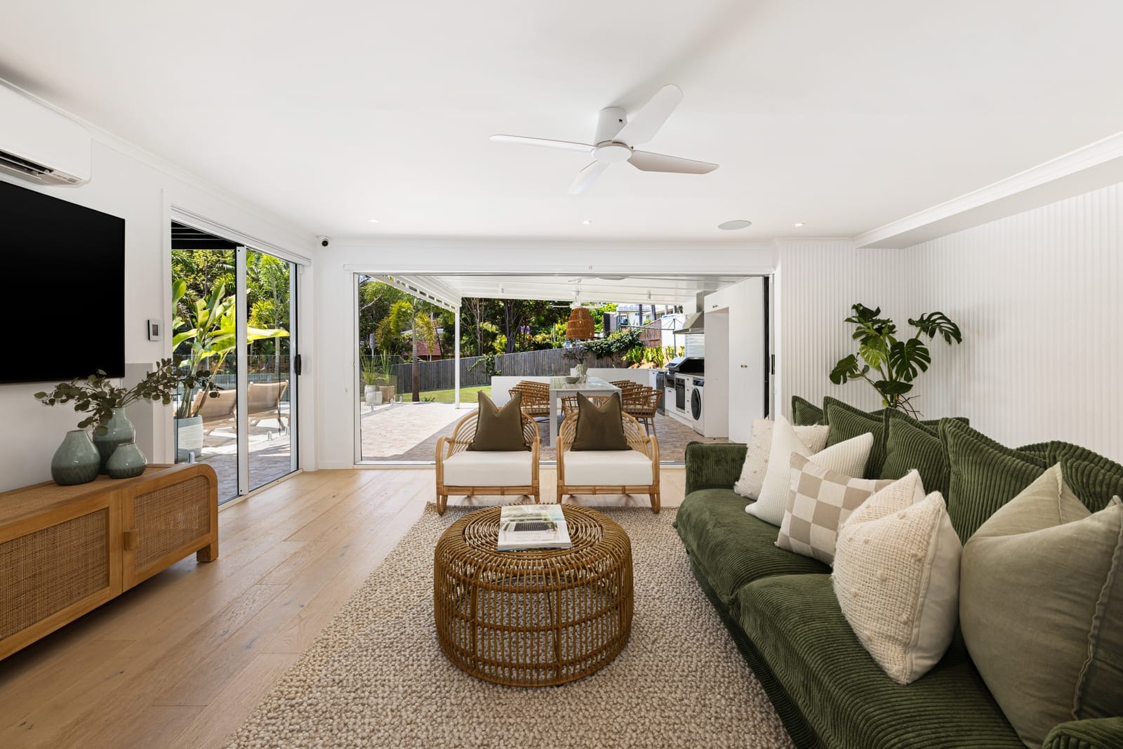 Coastal Mountain Top Family Entertainer