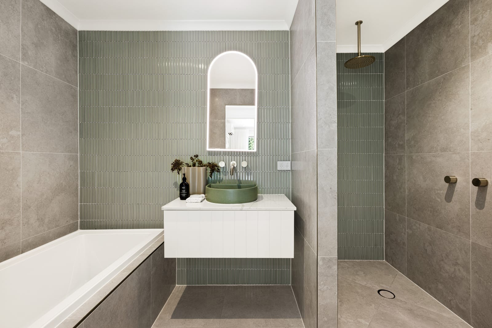 Coastal Mountain Top Family Entertainer