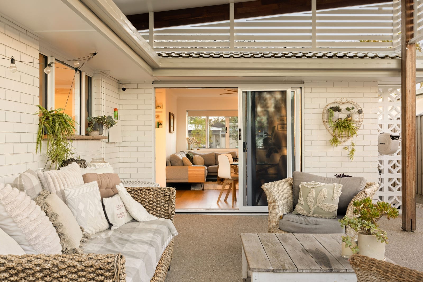 Lifestyle GOLD: Presentation & Location SHINE!