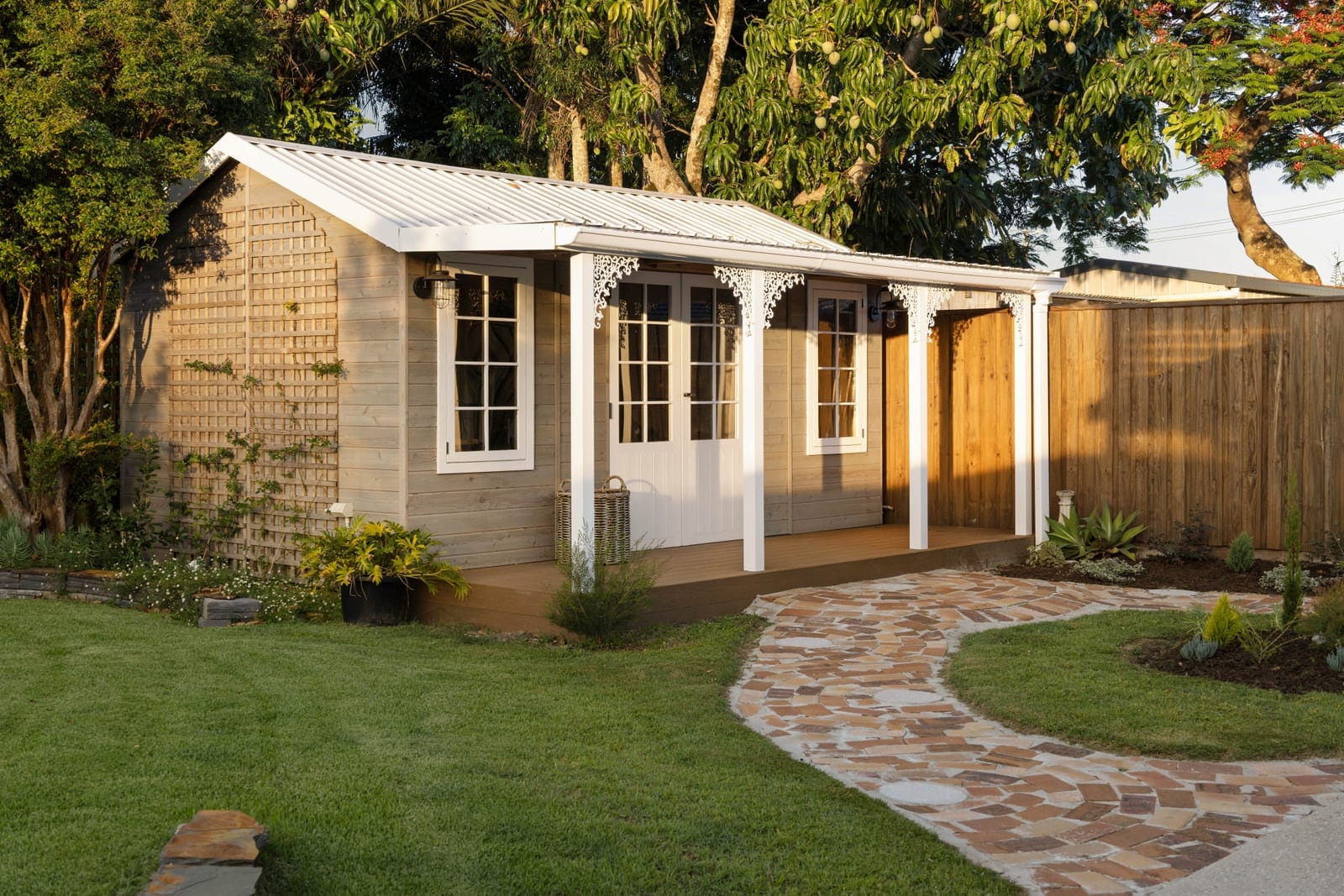Lifestyle GOLD: Presentation & Location SHINE!