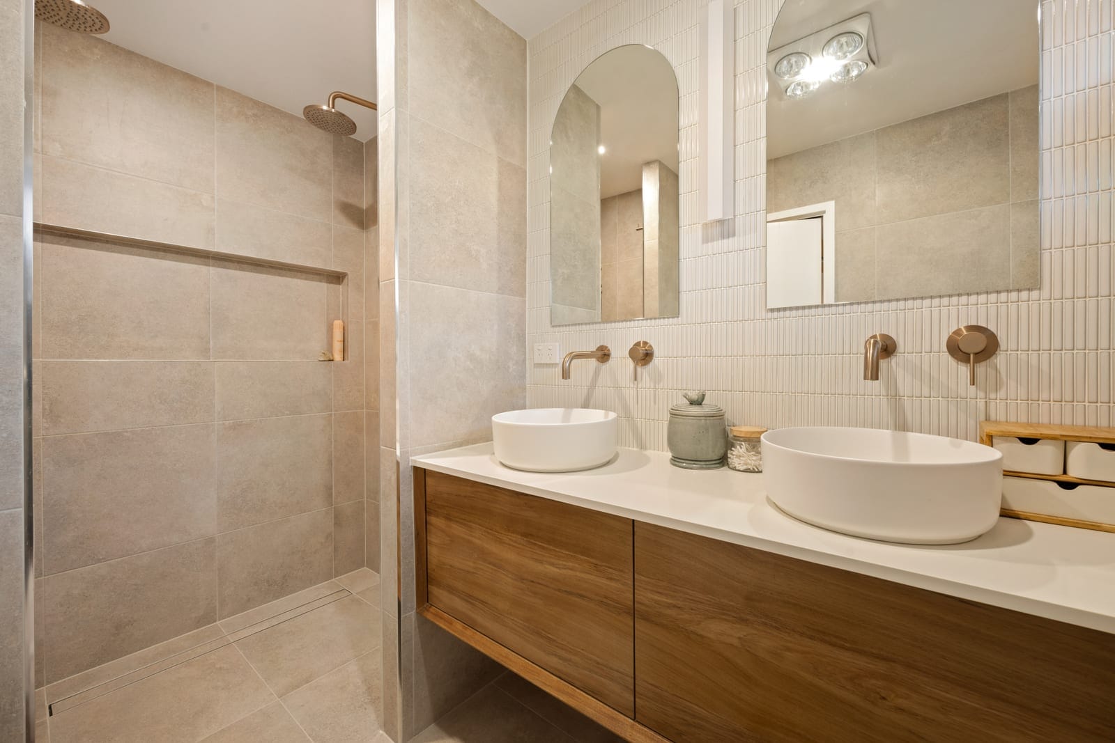 Lifestyle GOLD: Presentation & Location SHINE!