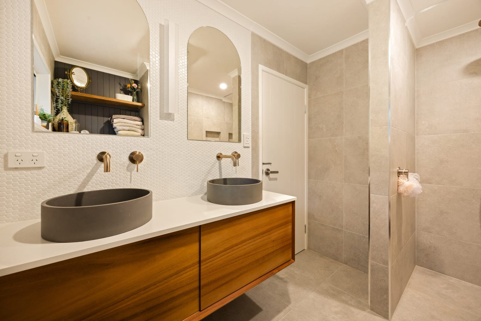 Lifestyle GOLD: Presentation & Location SHINE!