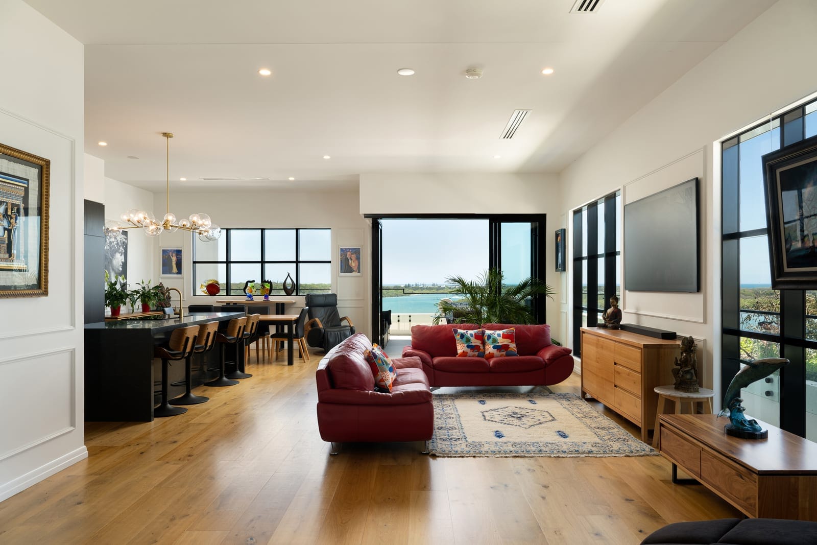 Prestige Picnic Point Penthouse: Breathtaking Views, Stunning Sunrises