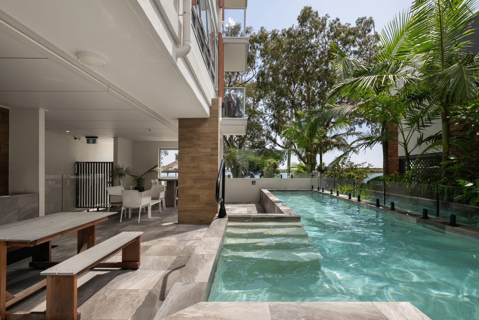 Prestige Picnic Point Penthouse: Breathtaking Views, Stunning Sunrises