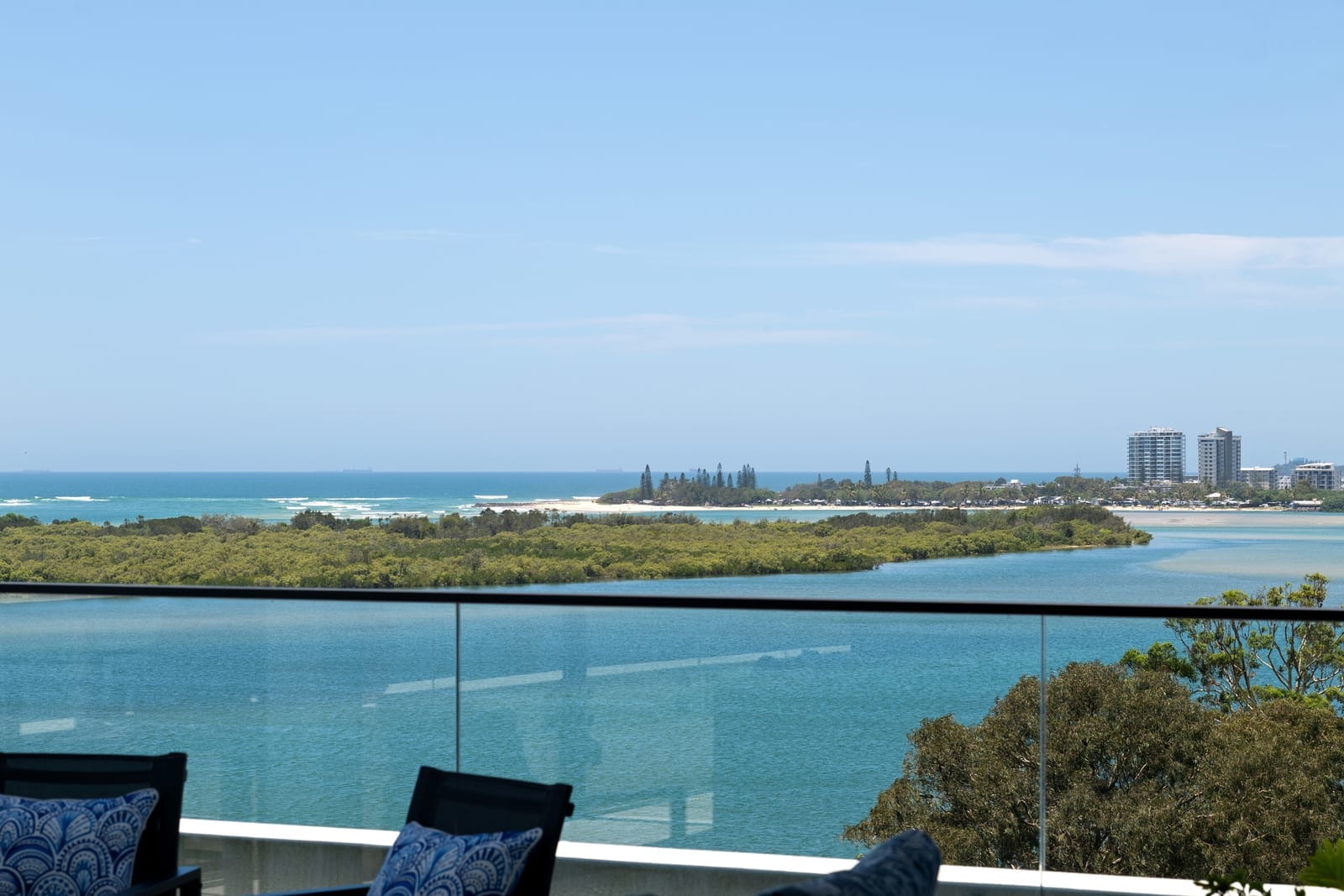 Prestige Picnic Point Penthouse: Breathtaking Views, Stunning Sunrises