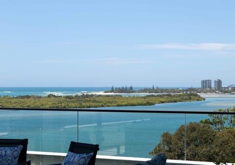 Prestige Picnic Point Penthouse: Breathtaking Views, Stunning Sunrises