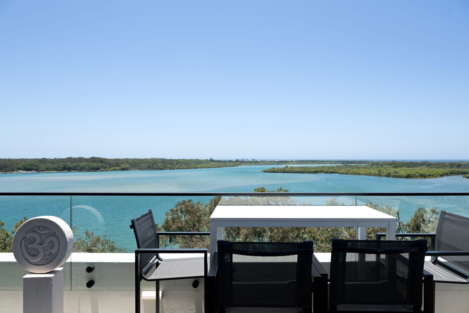 Prestige Picnic Point Penthouse: Breathtaking Views, Stunning Sunrises
