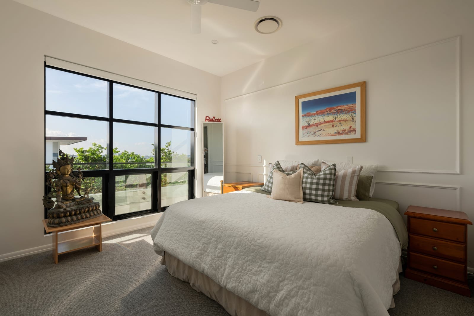 Prestige Picnic Point Penthouse: Breathtaking Views, Stunning Sunrises