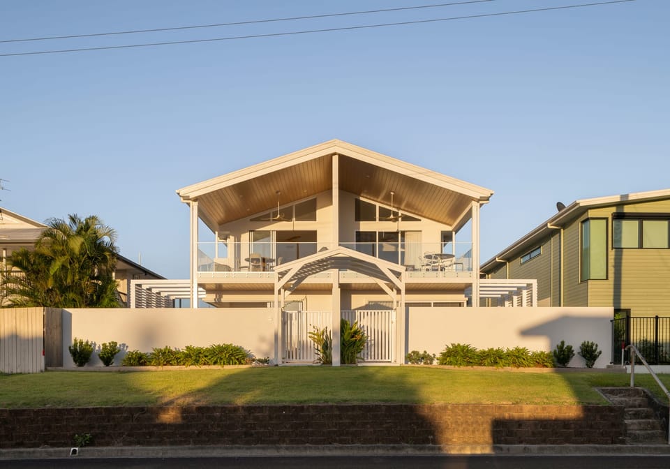 Brand-new Luxury Home, Ocean views, Lifestyle and Location