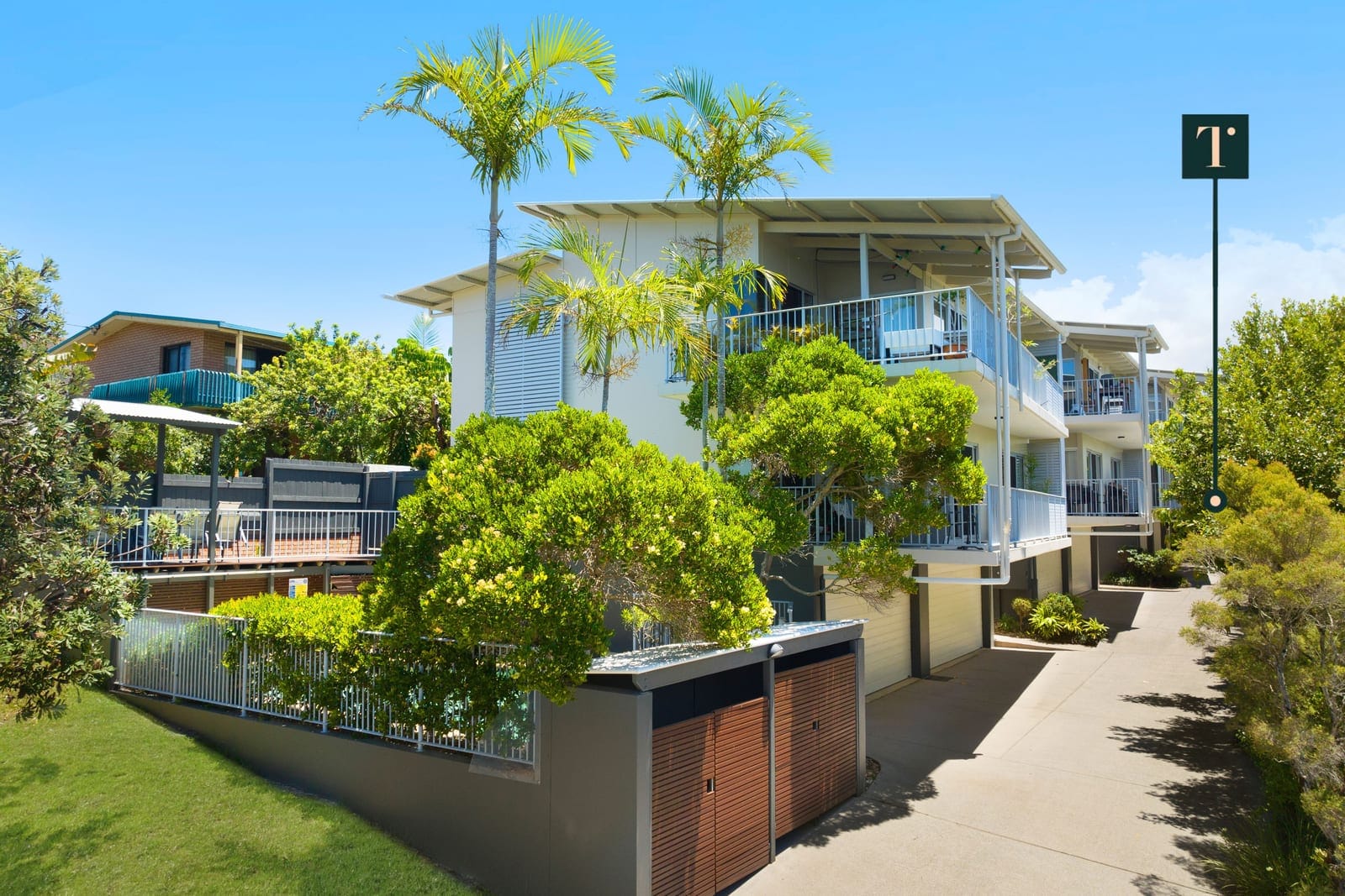 Rare Beachside Apartment – 350m from the Sand