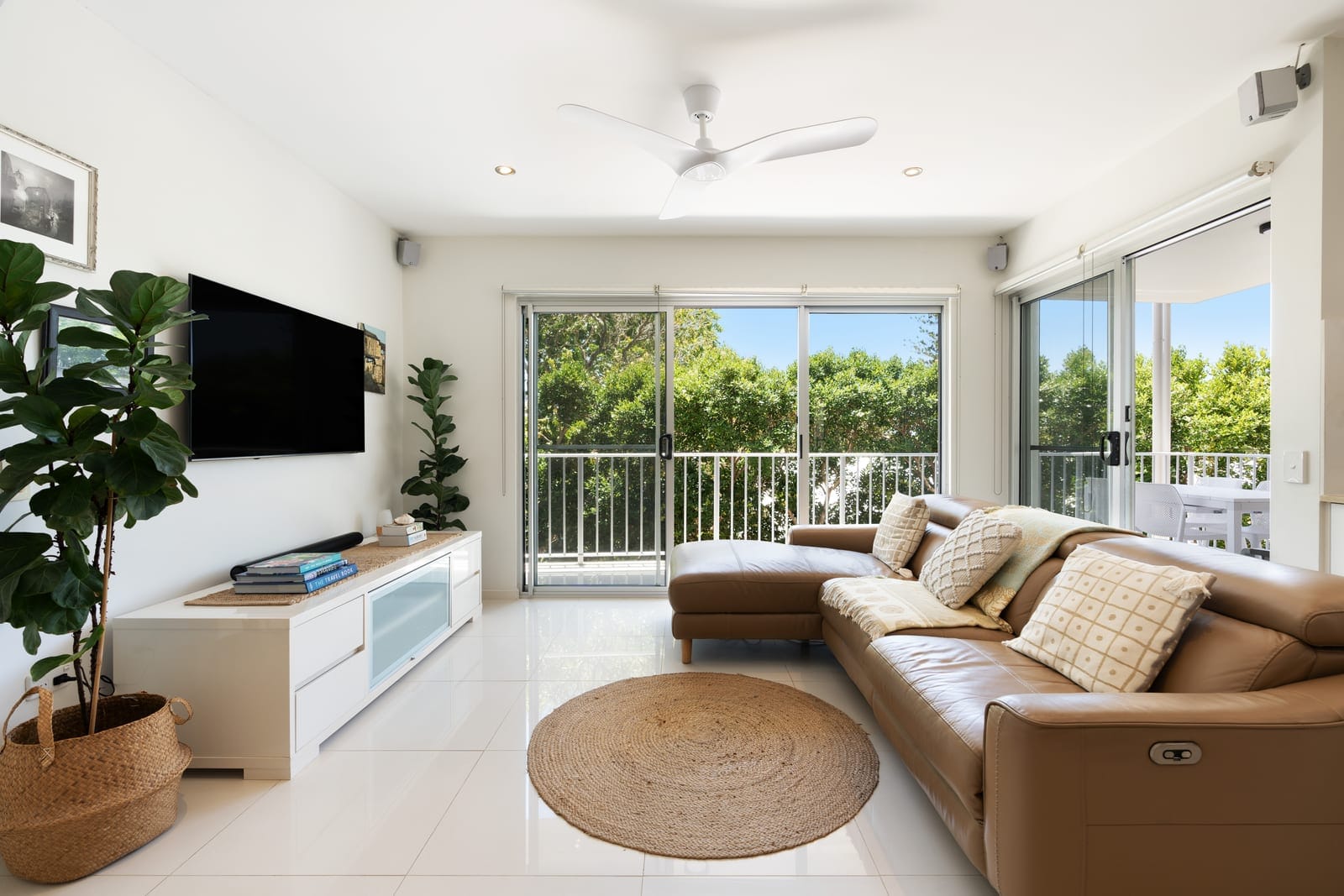 Rare Beachside Apartment – 350m from the Sand