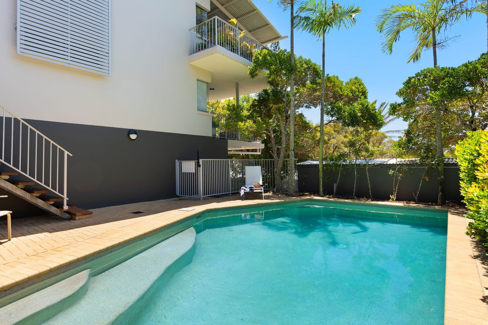 Rare Beachside Apartment – 350m from the Sand