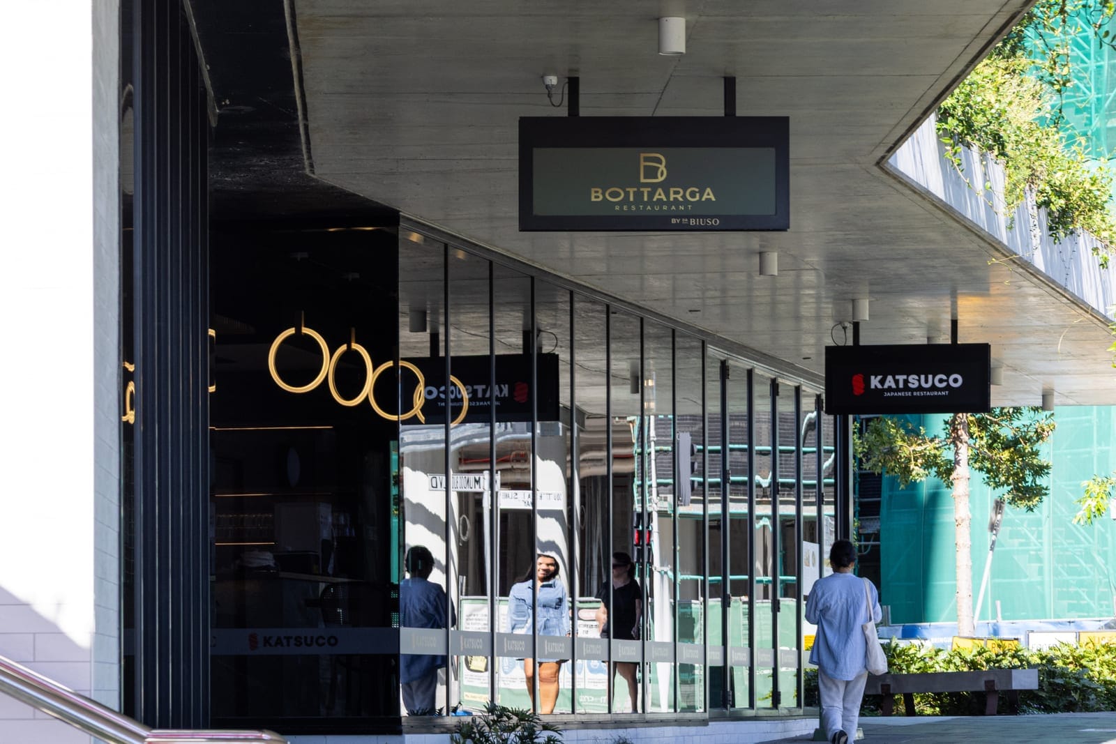 Coastal Cosmopolitan at its Finest! Shopping, Dining, Sunsets, Beach: REPEAT!