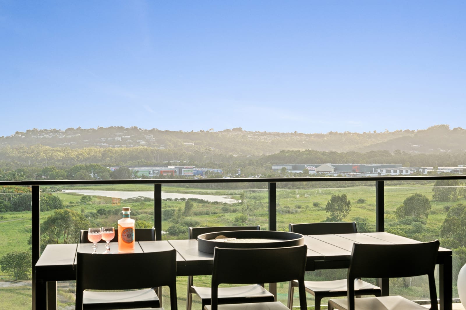 Coastal Cosmopolitan at its Finest! Shopping, Dining, Sunsets, Beach: REPEAT!