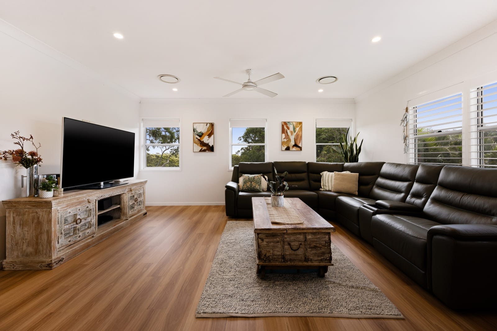 Low Maintenance Acreage Delight!