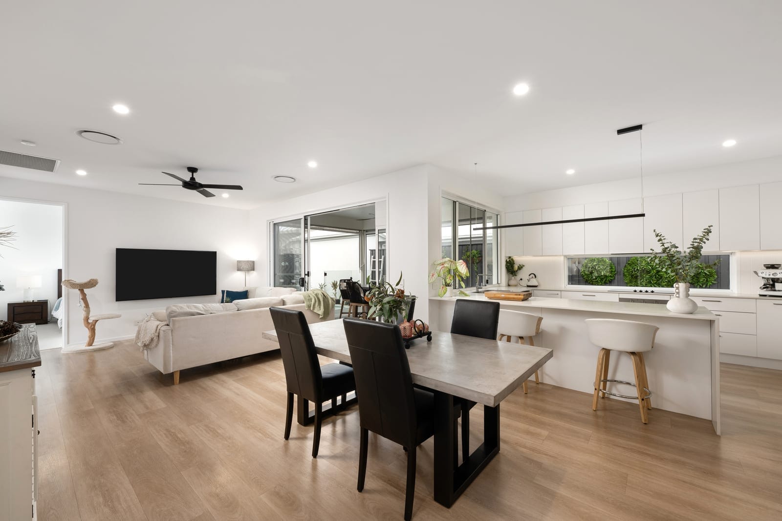 Happy Days Ahead: North Facing Entertainer + Heated Pool + Solar!
