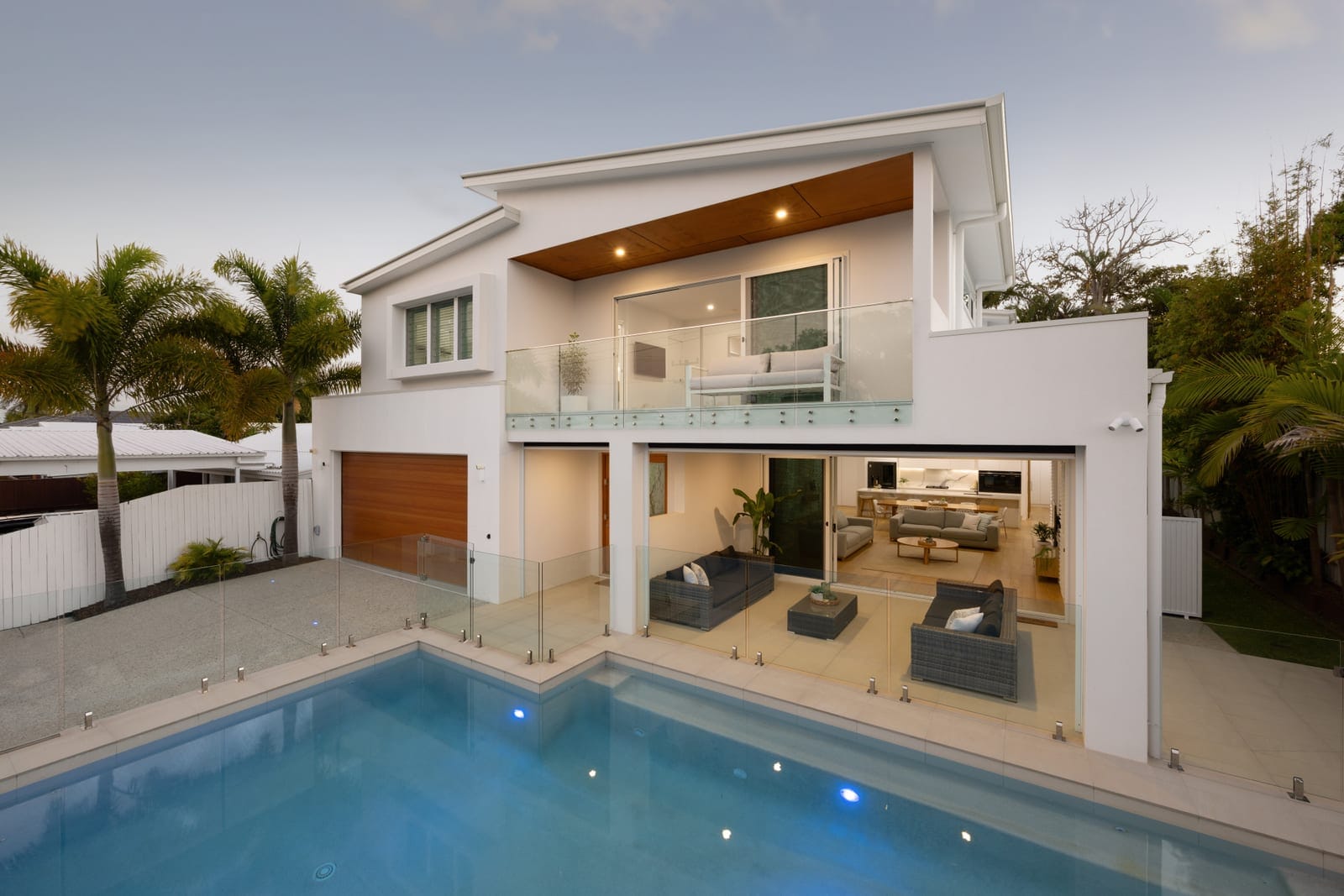 Design Perfection, Luxury Coastal Living with the Lot!
