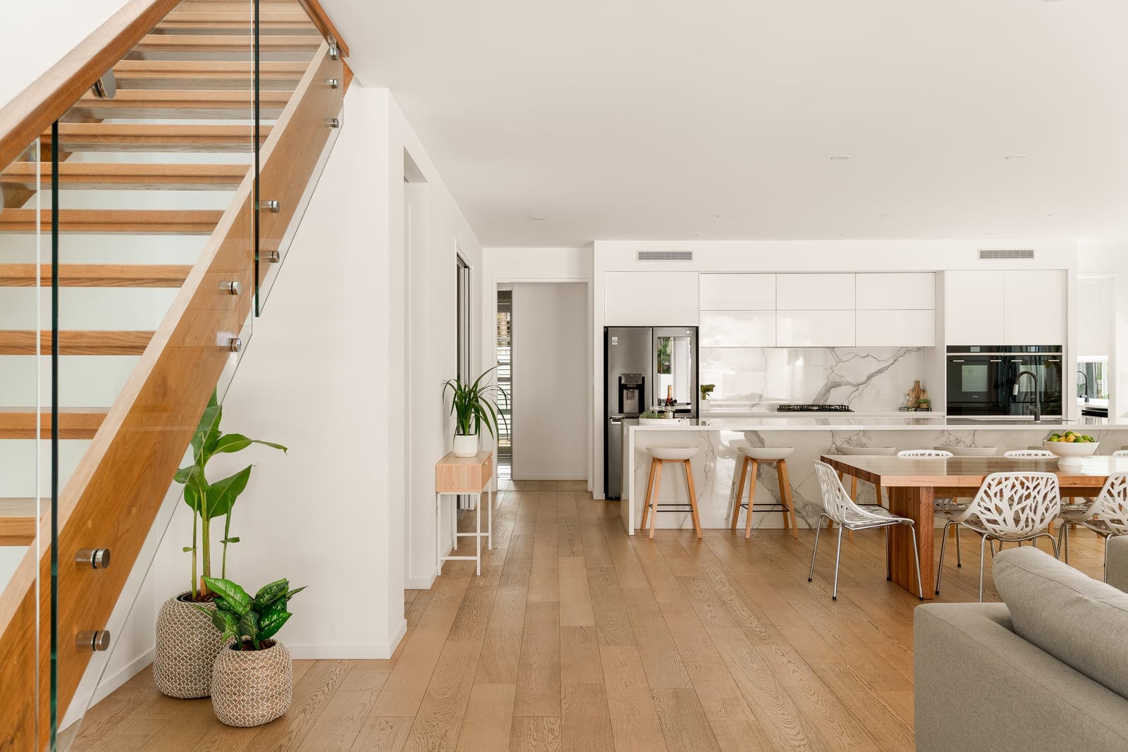 Design Perfection, Luxury Coastal Living with the Lot!