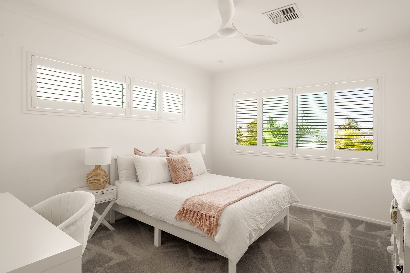 Design Perfection, Luxury Coastal Living with the Lot!