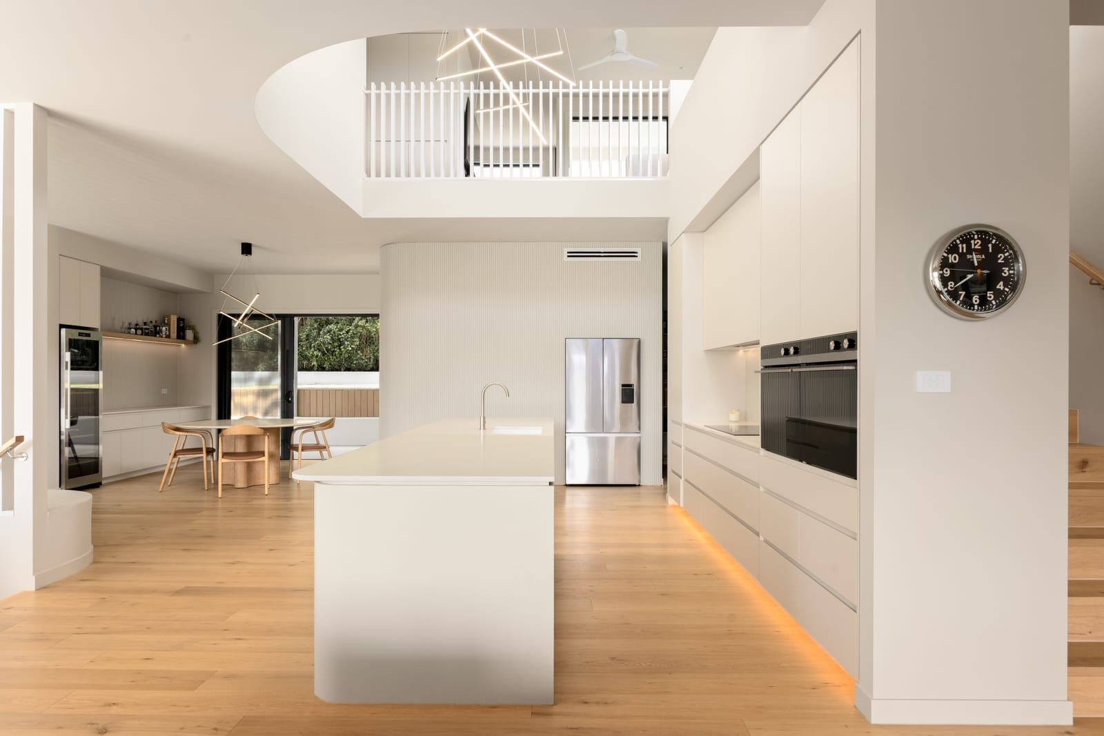 Stunning Commercial-Grade Build: Luxury Designer Living