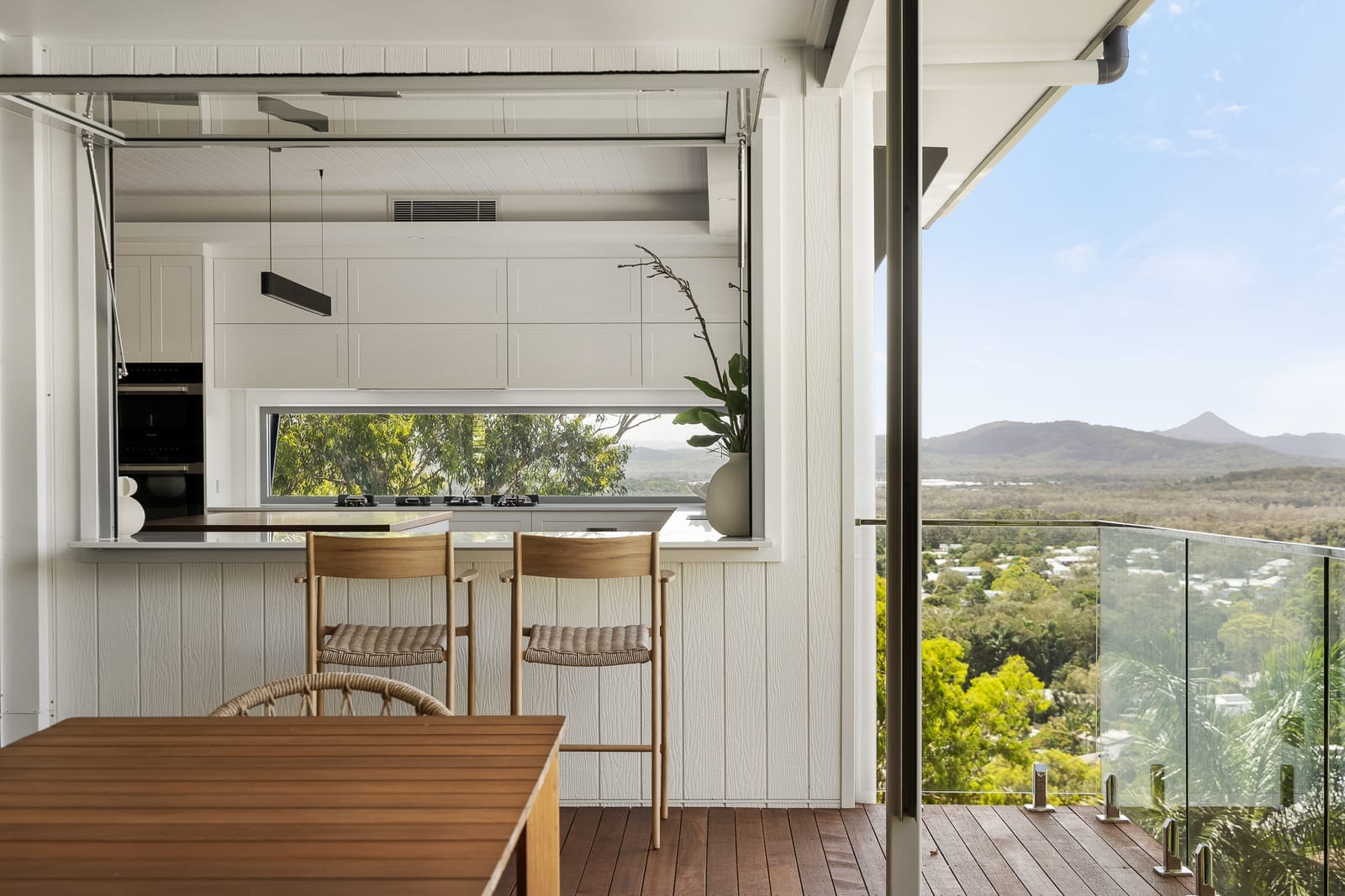 Jaw-dropping north-facing white water ocean views