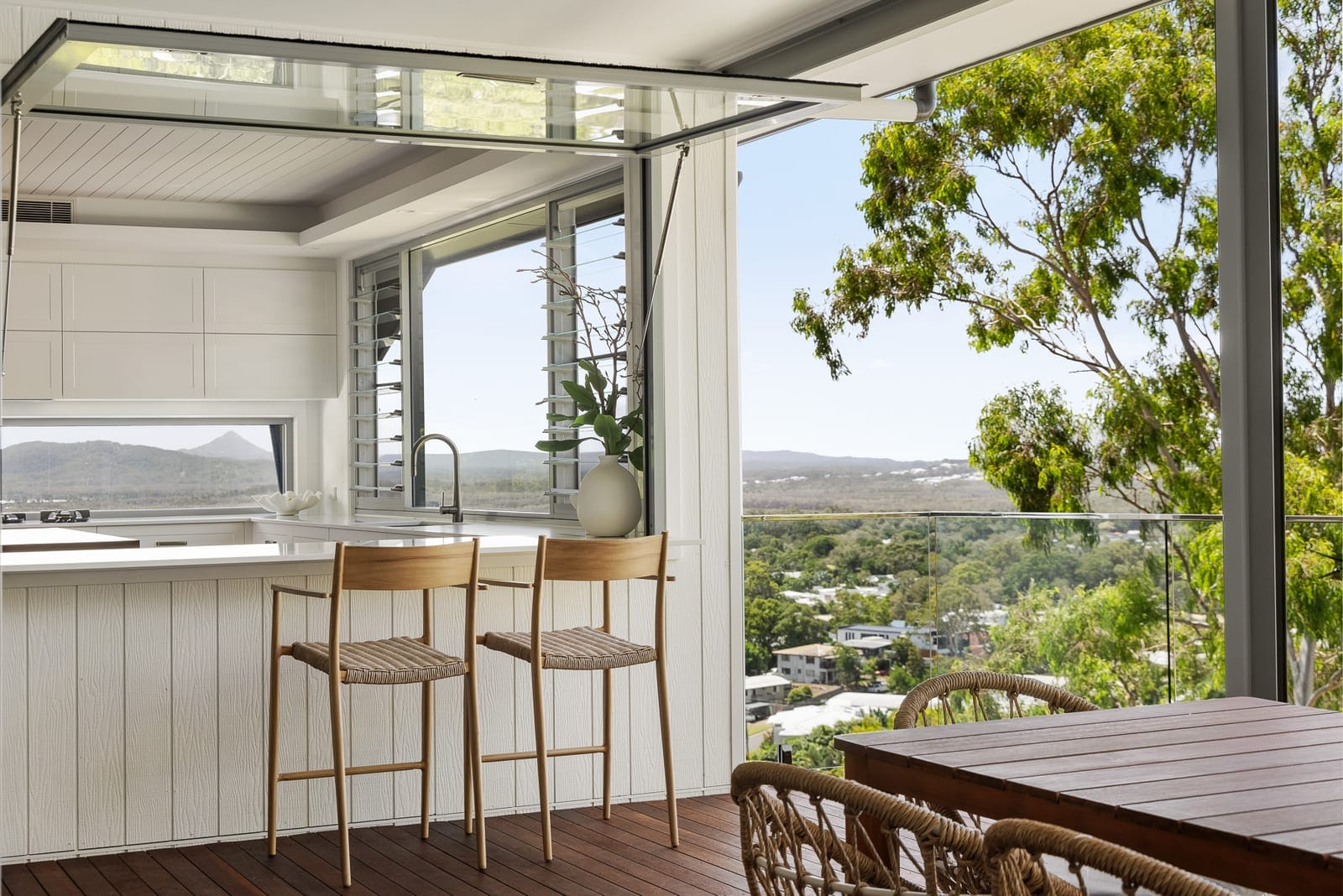 Jaw-dropping north-facing white water ocean views