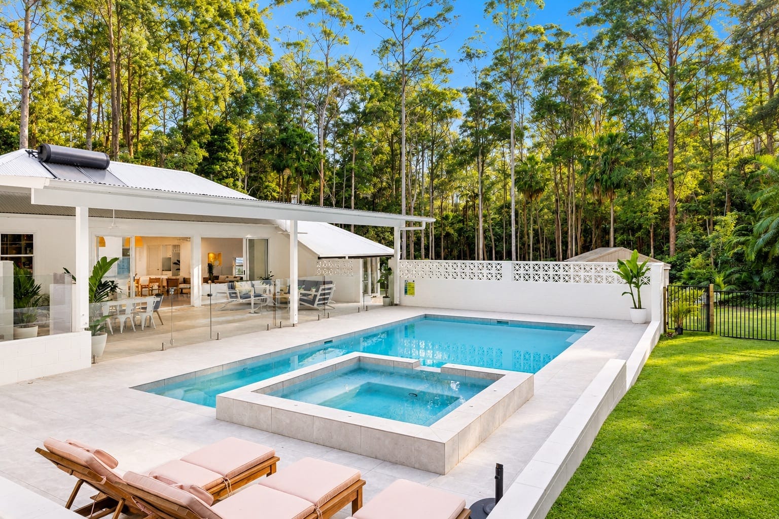 Total Privacy: Blue-Chip Lifestyle Acreage