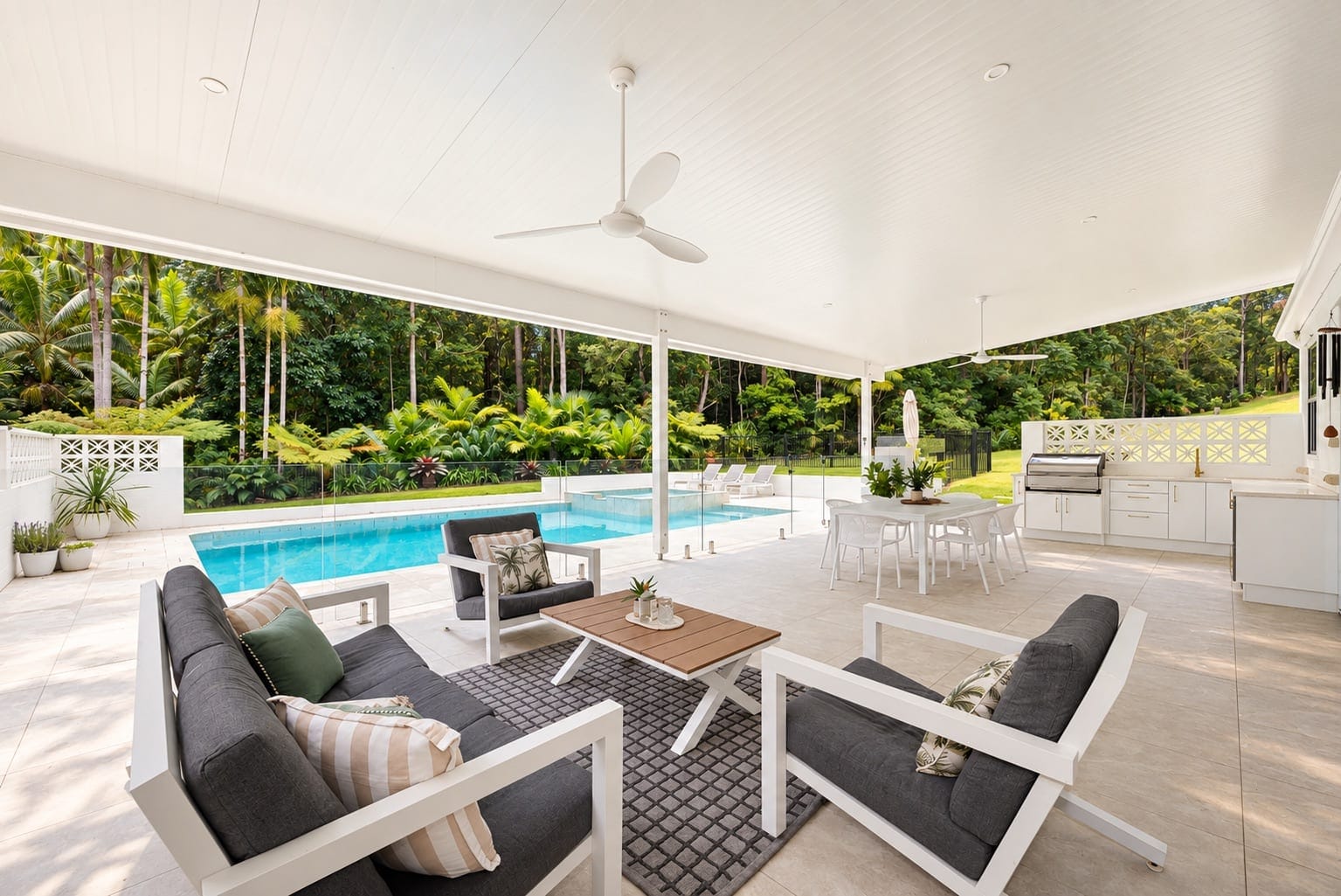 Total Privacy: Blue-Chip Lifestyle Acreage