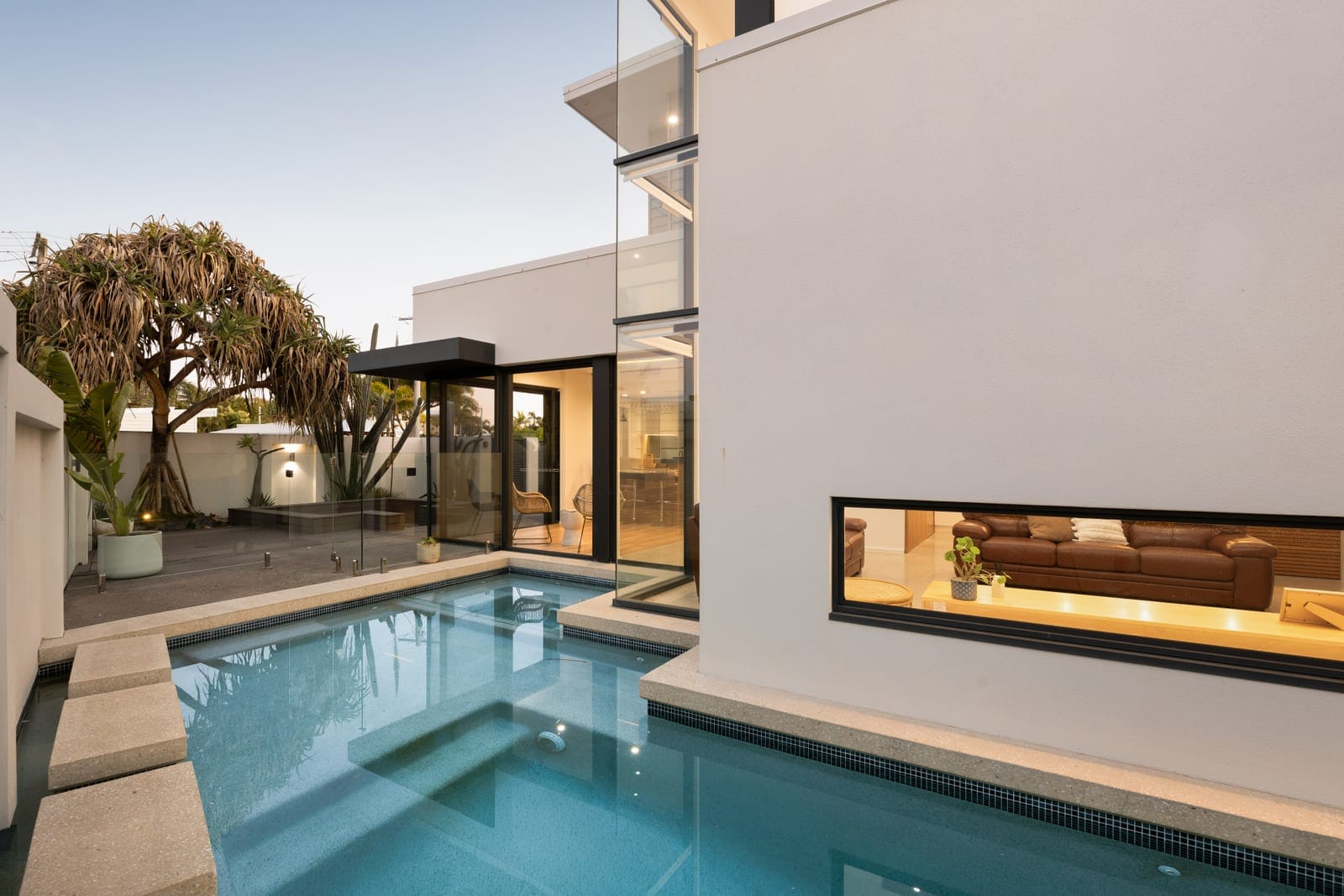 Bespoke Beachside Brilliance: Luxury, Location, Lifestyle!