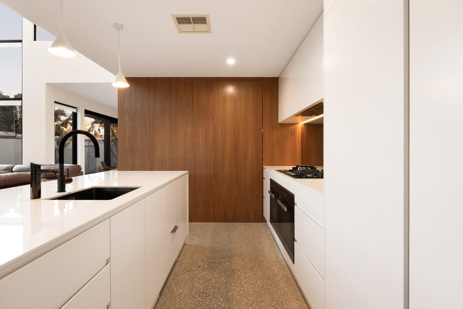 Bespoke Beachside Brilliance: Luxury, Location, Lifestyle!