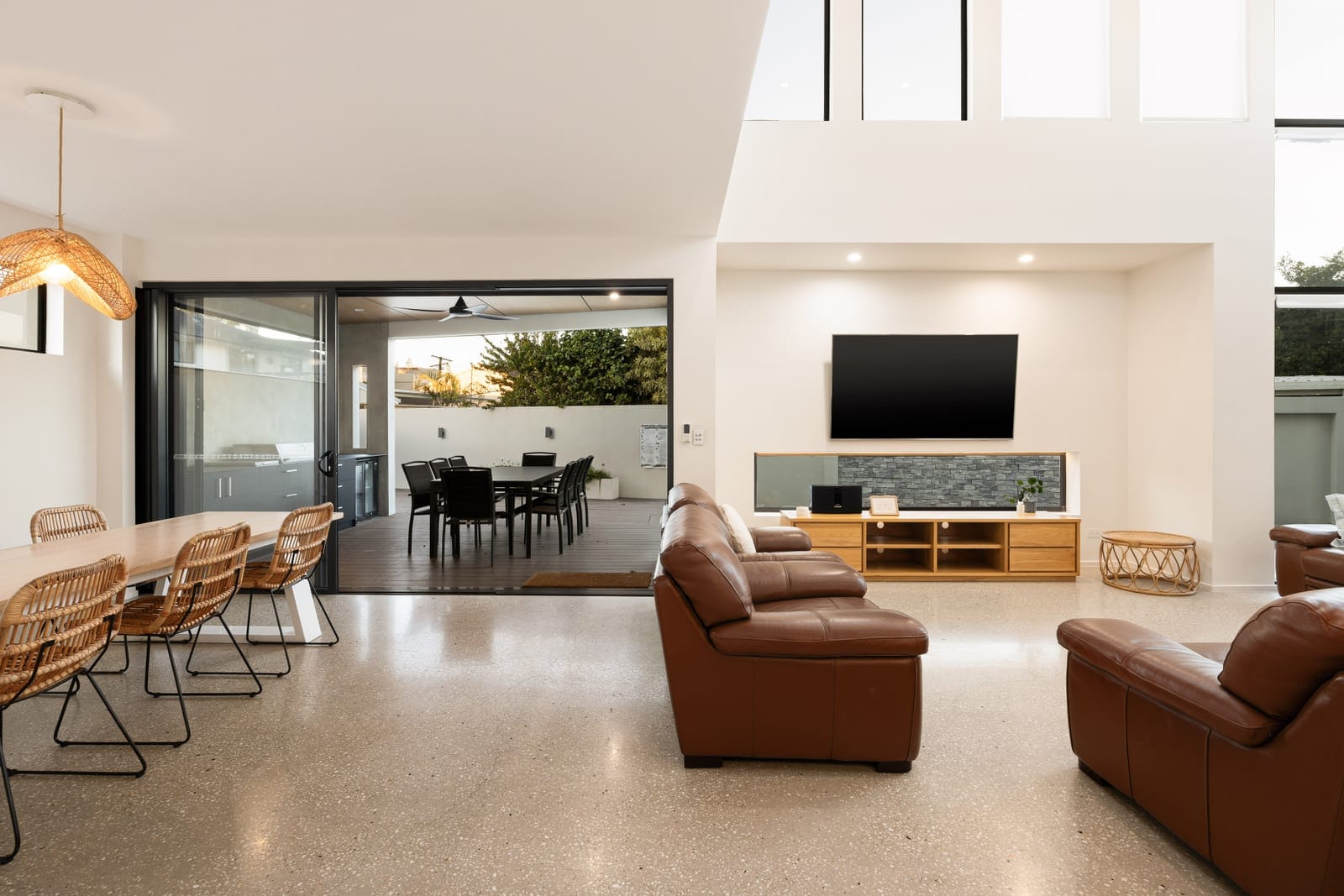 Bespoke Beachside Brilliance: Luxury, Location, Lifestyle!