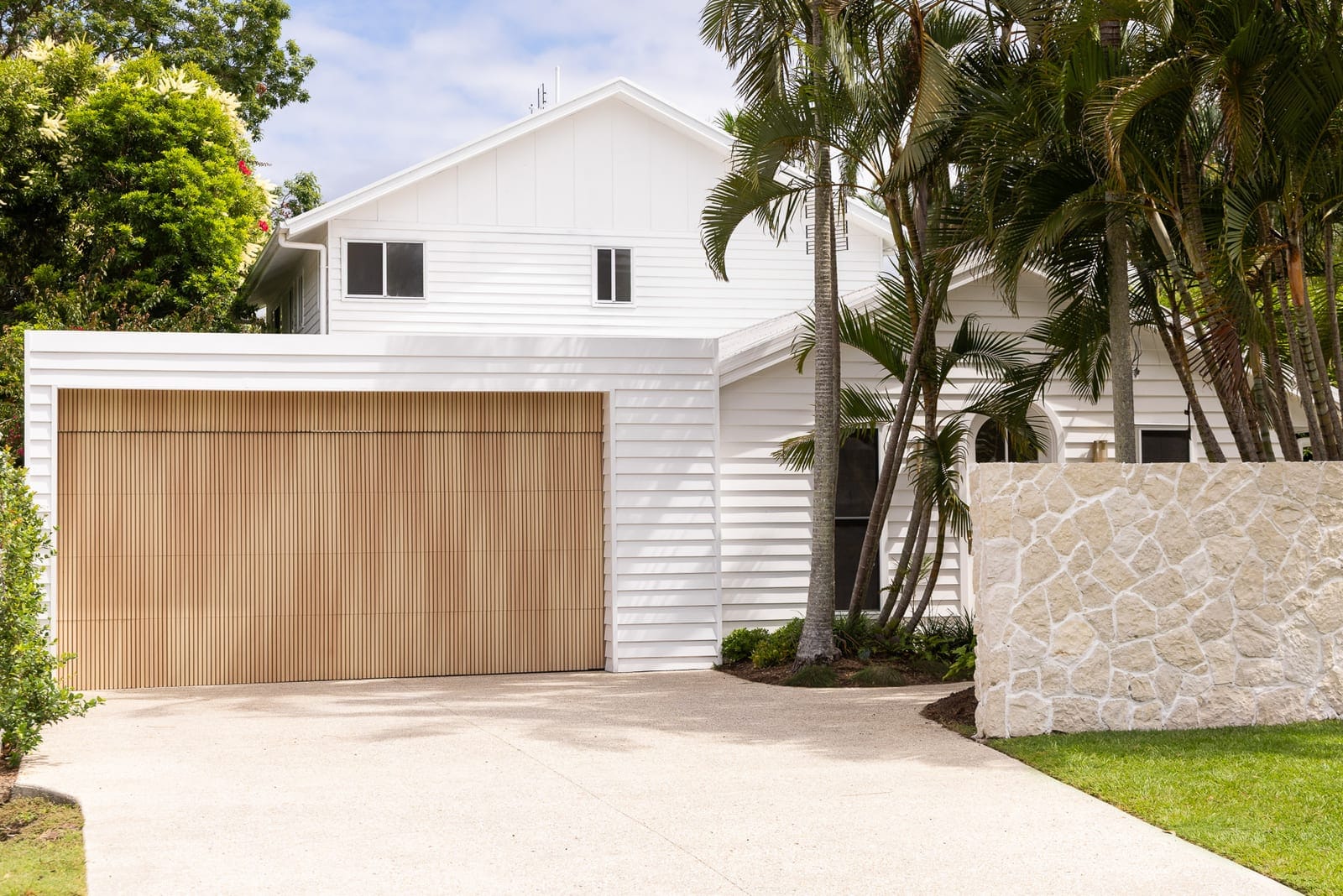 Dreamy Pool, Mediterranean Alfresco & Walk to the Beach!