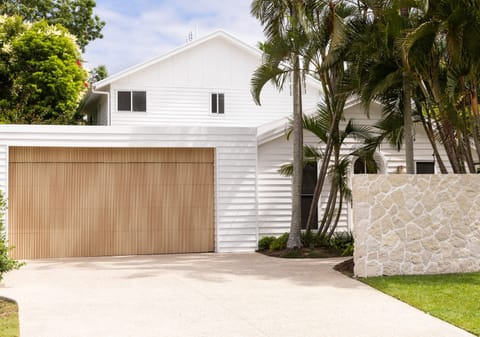 Dreamy Pool, Mediterranean Alfresco & Walk to the Beach!