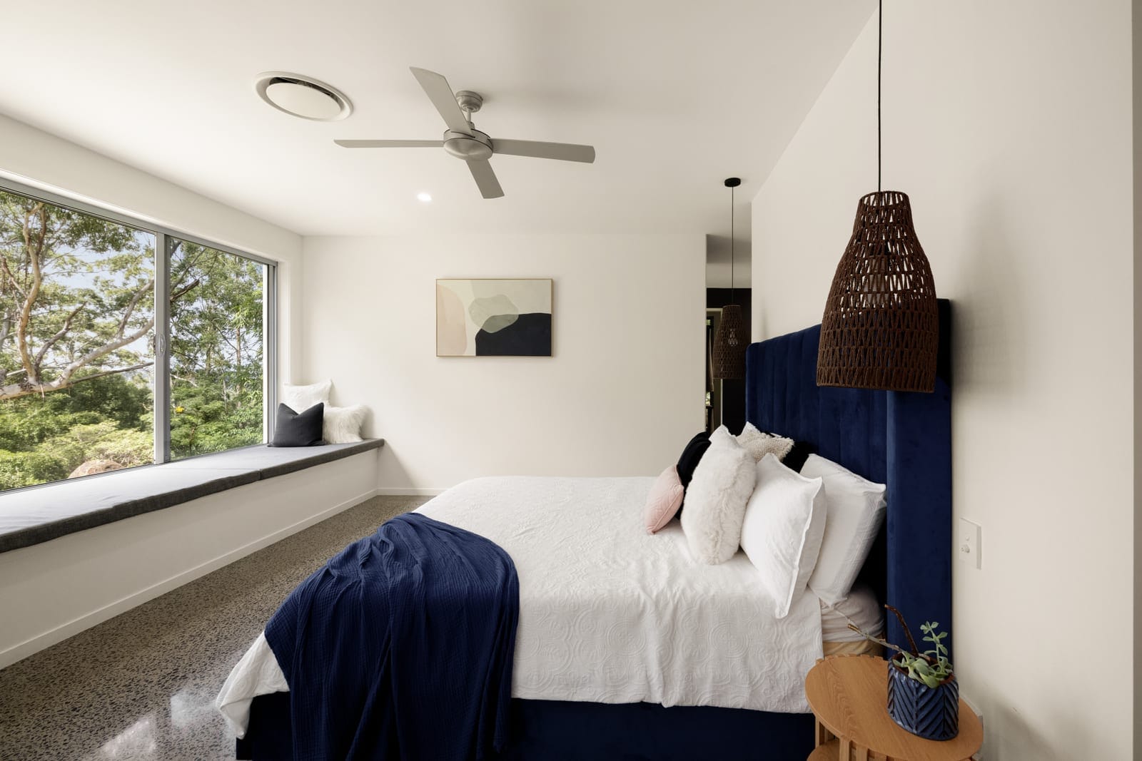 A Contemporary Bushland Sanctuary on 16 Acres