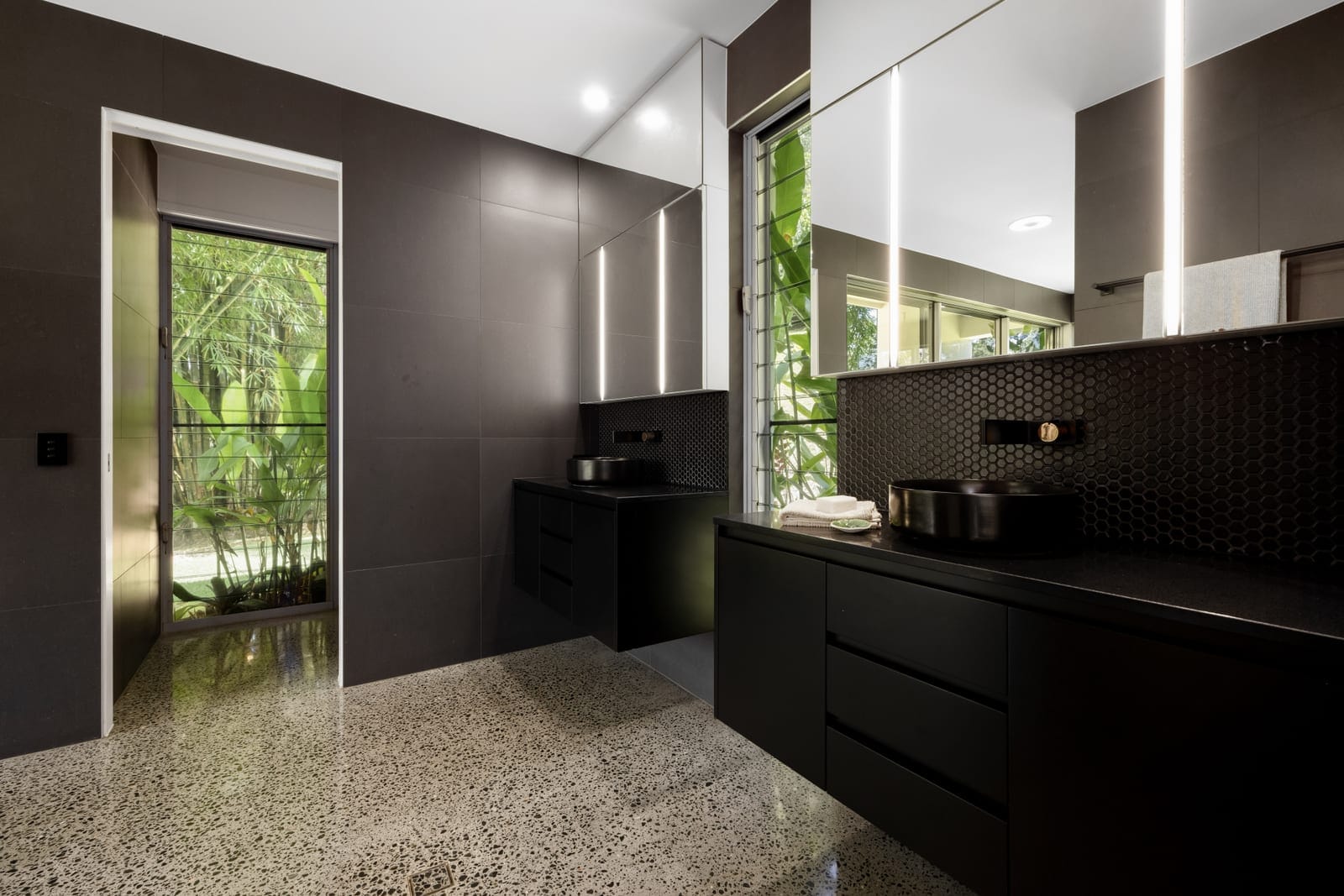 A Contemporary Bushland Sanctuary on 16 Acres