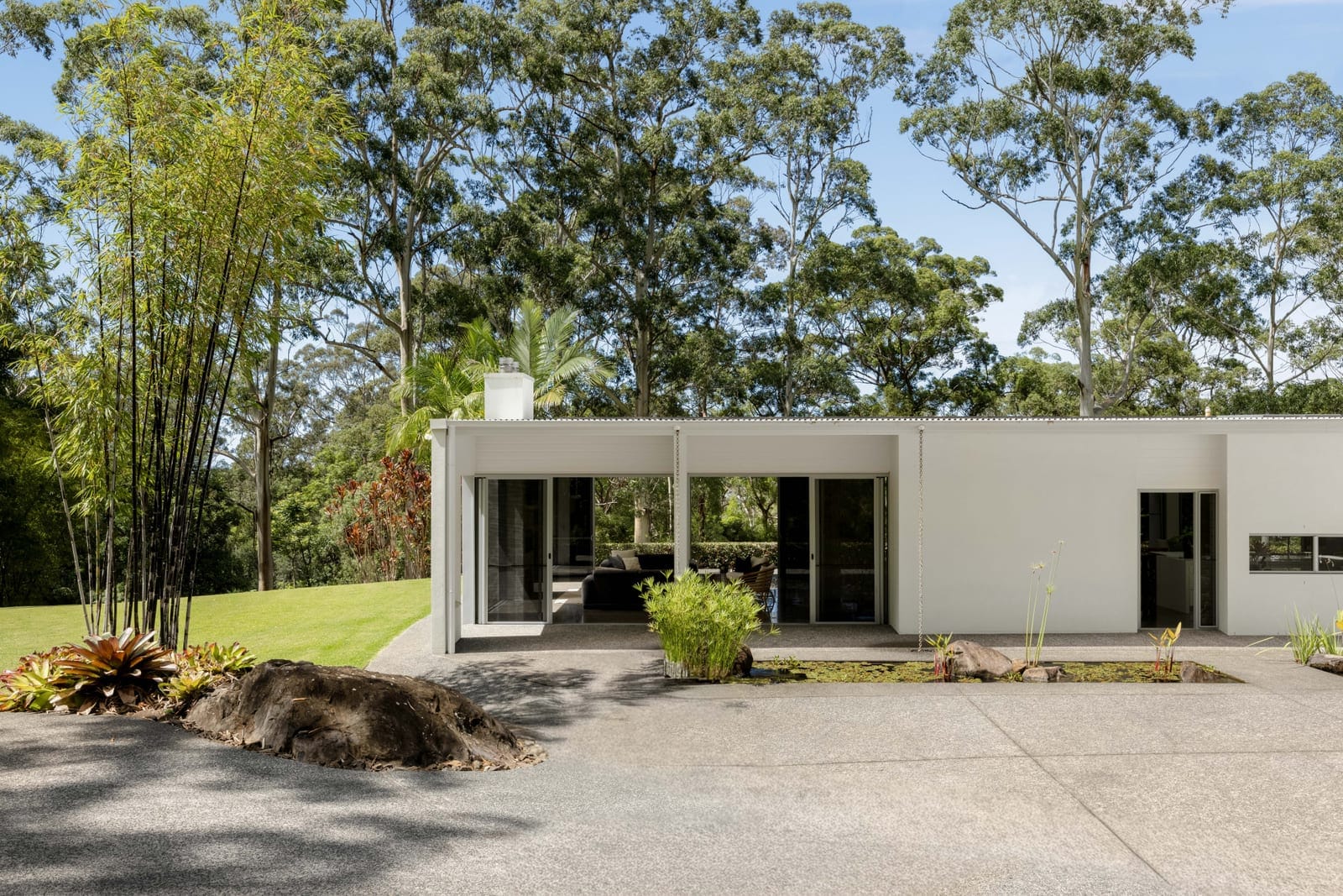 A Contemporary Bushland Sanctuary on 16 Acres