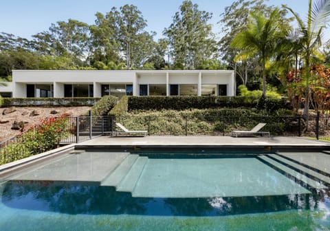 A Contemporary Bushland Sanctuary on 16 Acres