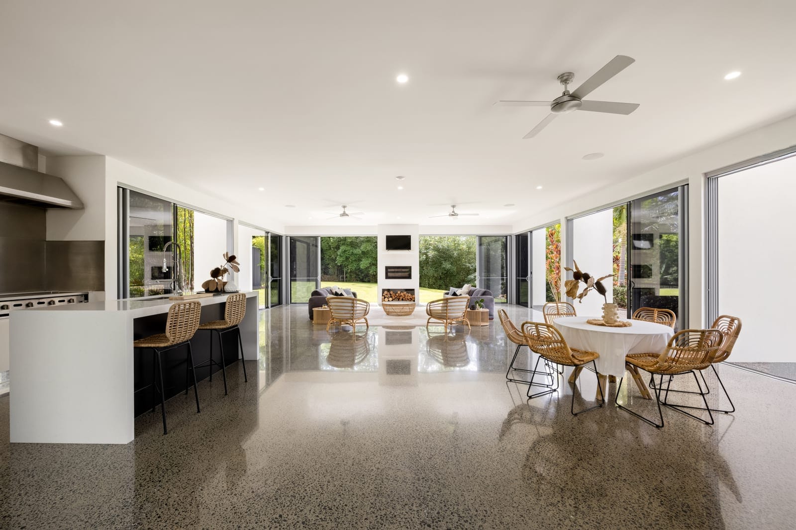 A Contemporary Bushland Sanctuary on 16 Acres