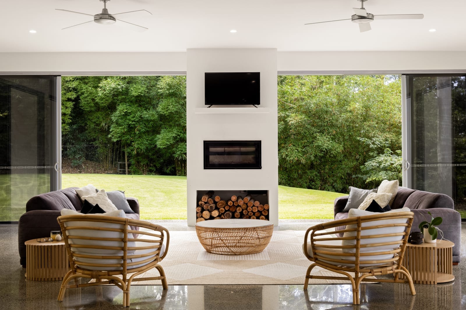 A Contemporary Bushland Sanctuary on 16 Acres