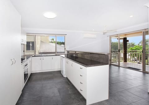 Renovated 4 Bed Home Opposite Parkland | Quiet Cul-de-Sac Location