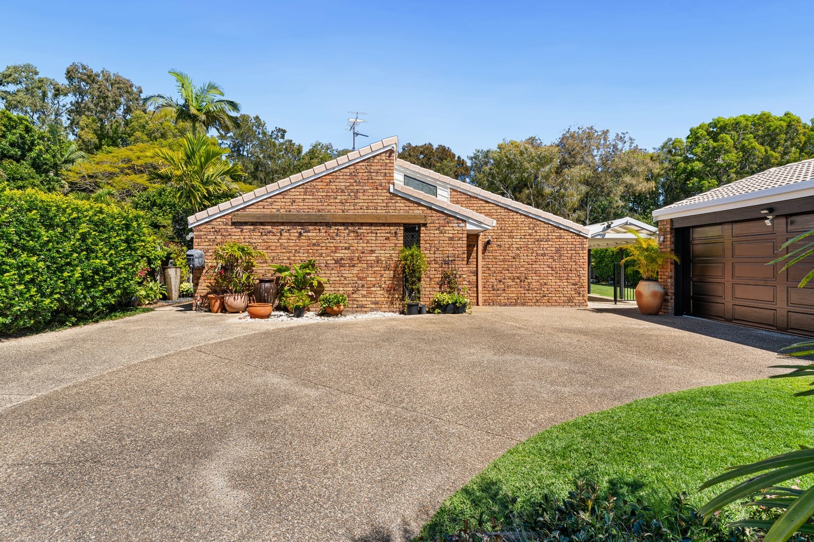 A Private Sanctuary on 1,152m² in Blue-Chip Minyama