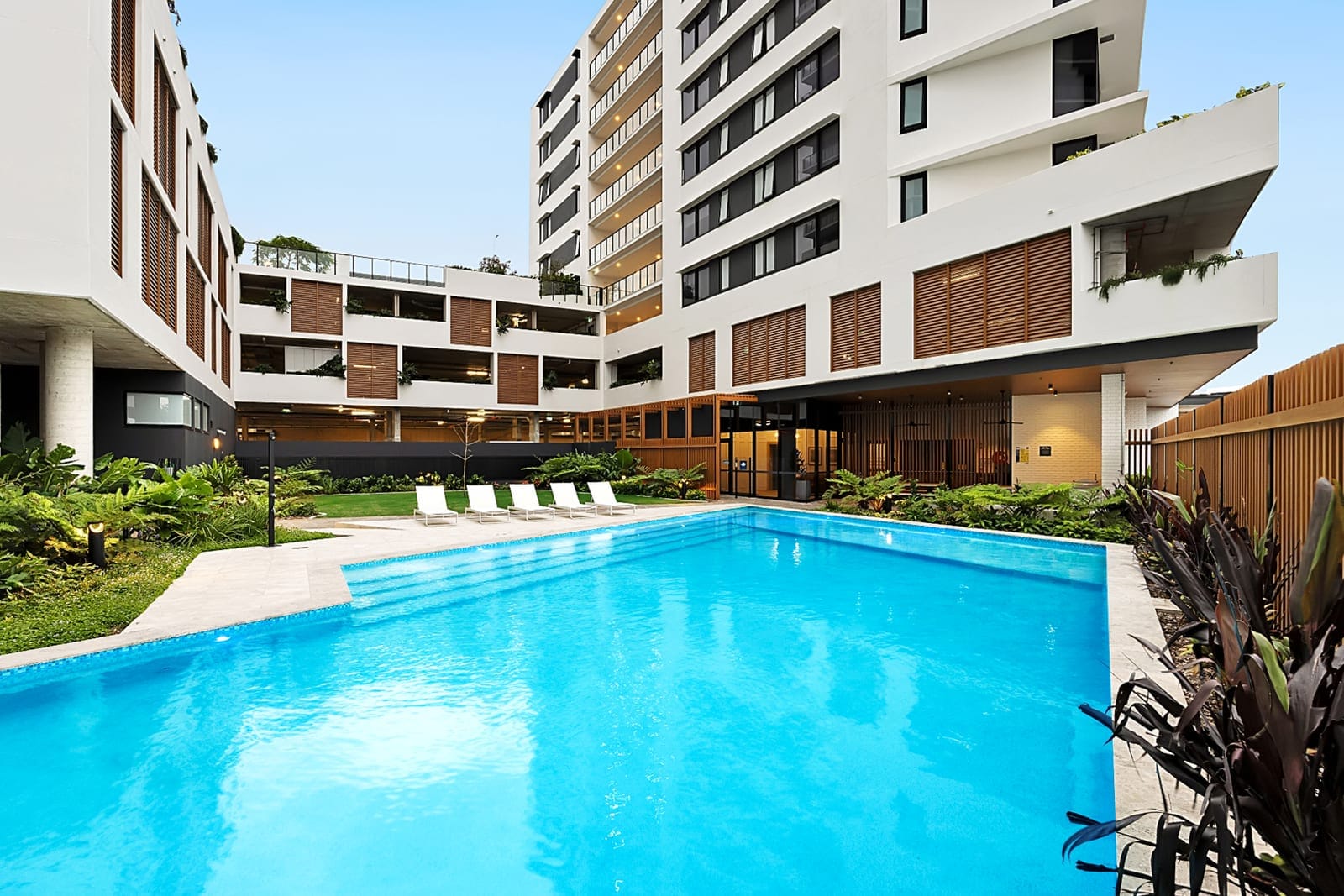 Sky-High Comfort in the Centre of It All
