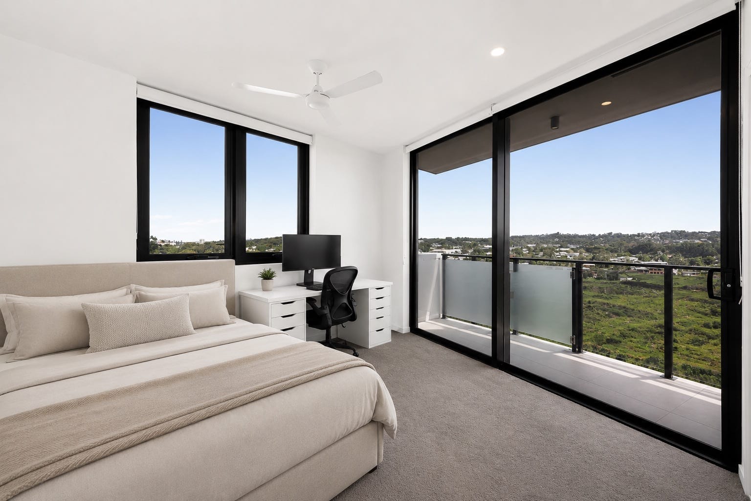 Sky-High Comfort in the Centre of It All
