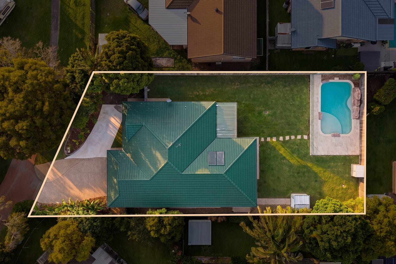 FAM-Fabulous: Pool, Side Access, Huge Block, Media + Caravan Pad